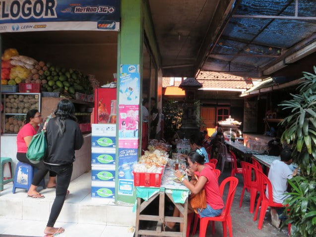 Makanan daerah Bali Rujak kuah Pindang warung glogor