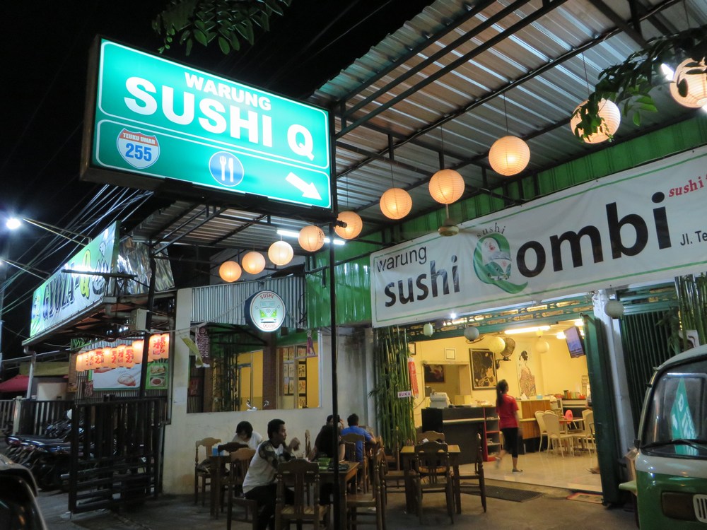 Suasana Warung Sushi Qombi