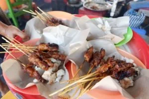 sate babi bawah pohon
