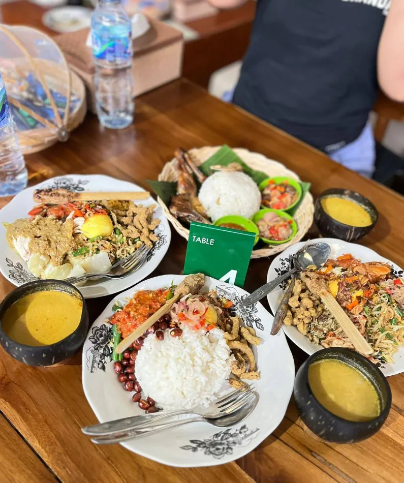 Warung Paon Mbok yan tukad irawadi