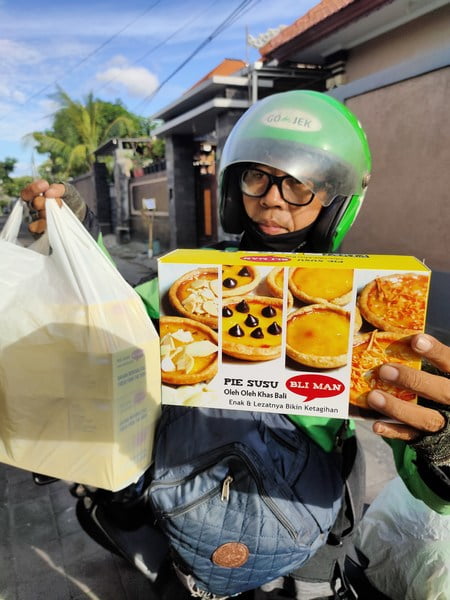 Pie Bli Man Delivery By Gojek 