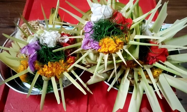 Tata Cara Nanding Banten Sode dan Pajerimpen untuk Hari Raya Galungan